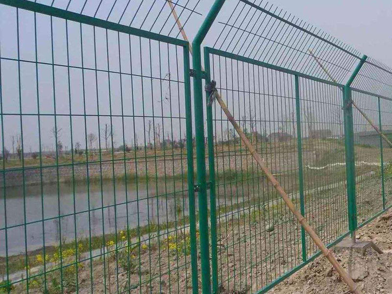 簡易雙邊防護隔離網案例 簡易雙邊防護隔離網案例
